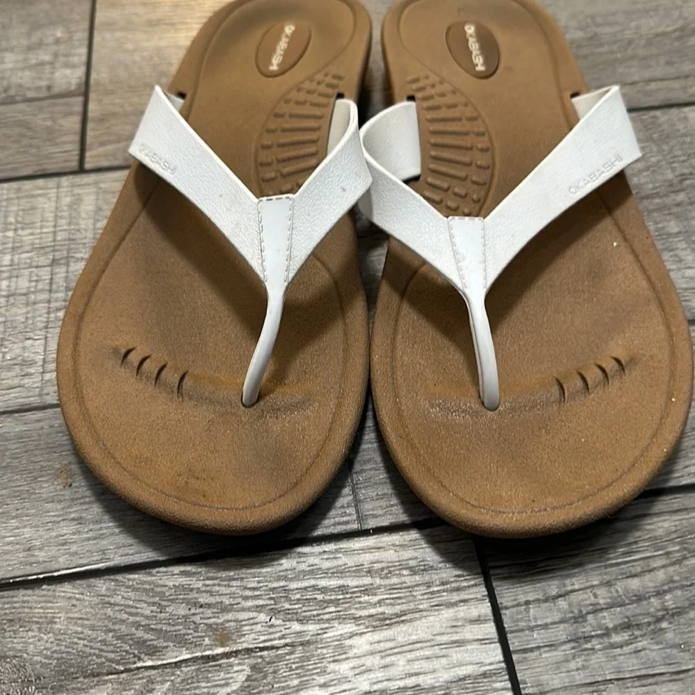Okabashi flip flops with white straps and neutral color bottoms